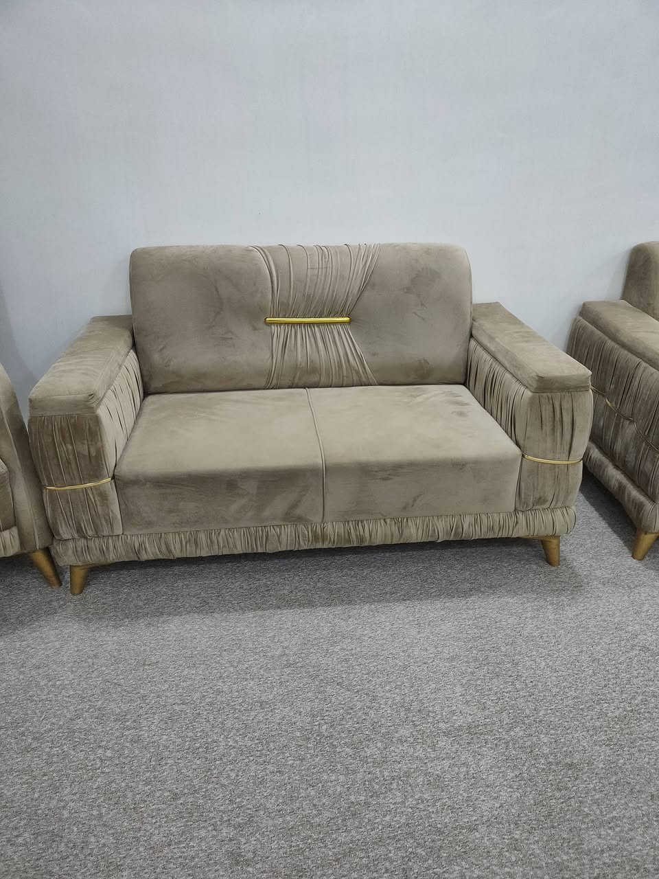 السلام عليكم 
تخم ونص 15مقعد للبيع تزكام مستعمل قليل نضافه 90% احله من الصورة
مكان بابل الشوملي الرقم ***********
