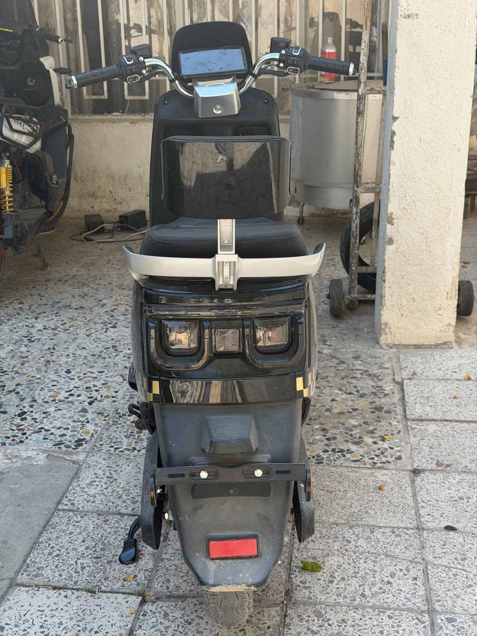 سلام عليكم دراجة شحن للبيع
دراجة من شركة بغداد ام عيون 🔴
اشاير يمنى يسرى دبل اشارة 🔴🔴
بريكات دسك امامي خلفي 🔴🔴
ملف 2000w حقيقي نحاس 100% 🔴🔴
بطاريات عدد/6 35A/12V للباتري الواحد🔴🔥
اضويه قويه كلش 🔴
تشغيل بصمة و سويج🔴
شنطة بمساحة كبيرة 🔴🔴
السعر:750 الف و بيها مجال للشراي
الرقم:***********🔥🔴
العنوان: بغداد الإسكان خلف مستشفى الطفل التعليمي
ملاحظه:بدون كسر بسعر الدراجة مشتريها قبل شهر 🔴🔴🔴
ملاحظة:الدراجة عل فحص بدون اي نقوصات او كسر بدراجة او عطل بل كهربائيات🔴🔴🔴🔴

