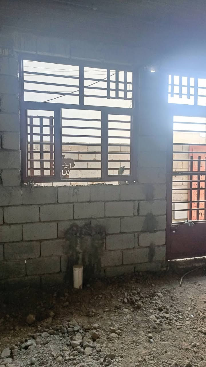 اسلام عليكم هيكل للبيع مساحه 160المدائن بني روما خلف جامع الفرقان ركن على ثلاث شوارع ماء مجاري كهرباء تبليط الاستفسار تصال ***********
