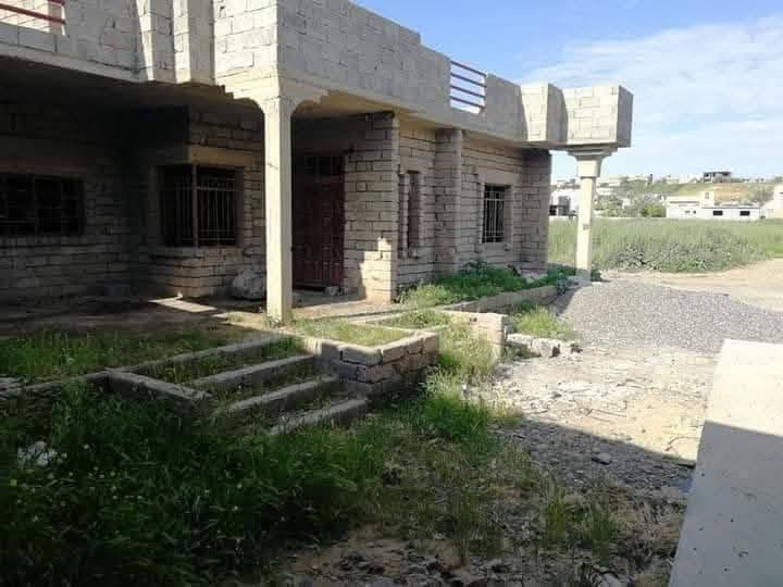 السلام عليكم الدار للبيع
طابقين اربع قرف مطبخ حاربارد مجمع صحيات  مساحه تسعميه زراعي العنوان الجميله قريب عل شارع السايدين السعر 40
***********
