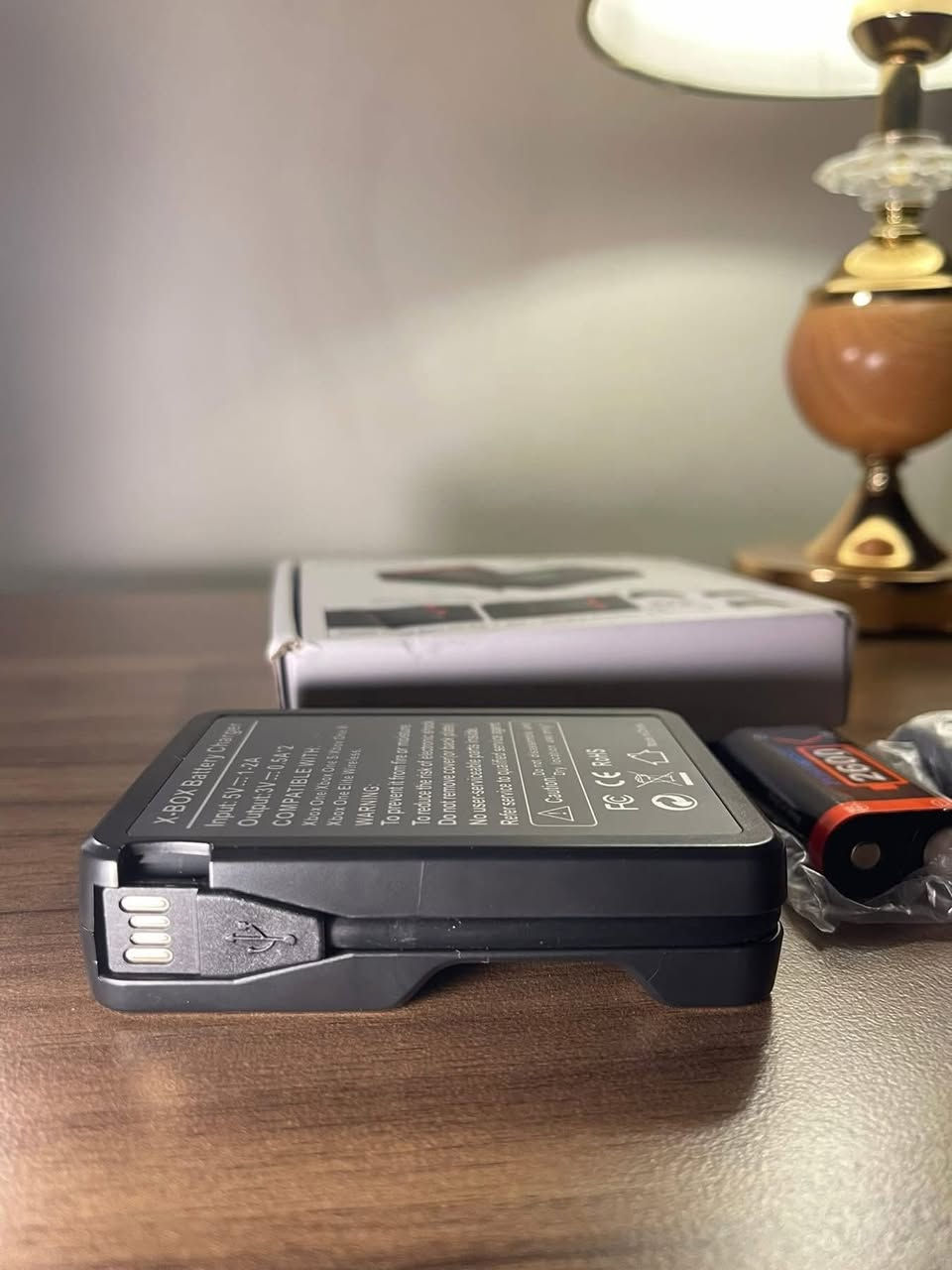 متوفره السعر 15 مع توصيل بغداد ومحافظات
هذا شاحن POWOBEST LCD USB مع بطاريات قابلة لإعادة الشحن لأجهزة تحكم Xbox One/Series X/S. 
يشمل شاحن LCD USB وبطاريتين بسعة 2600 مللي أمبير في الساعة. 
متوافق مع وحدات تحكم Xbox One، Xbox One S، Xbox One X، Xbox One Elite، Xbox Series X، و Xbox Series S. 
يتميز الشاحن بوجود شاشات عرض LCD لمراقبة حالة الشحن.
يوفر حماية مدمجة من الشحن الزائد لضمان سلامة البطاريات.


**إذا كنت صاحب هذا الإعلان وتريد حذفه لأي سبب، رجاءا أرسل رسالة إلى الدعم الفني**