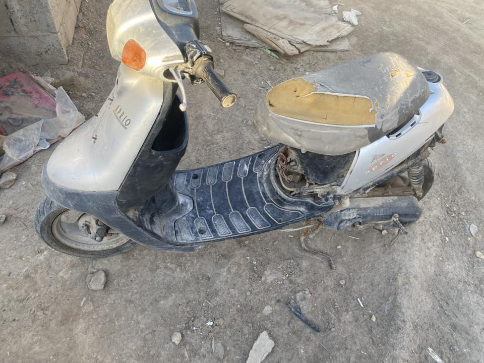 سلام عليكم شباب دراجه زعره متروكه مكينته حلوه كفراته نضيفات وحلوات ضفيره وكهربائياته بلاديه (دراجه نضيفه جانت حاويه بس تاركه )الي تفيده علق واني اراسلك او ***********
