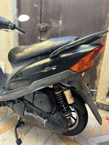 السلام عليكم دراجه ماكس عدله للبيع ما مفتوحه بلاديه 50 ما بيها نقص الدراجه كامله مزوده تزويد خارجي فقط واصلي مال حاويه شرط كفر أربع ولف اصلي فقط الكدام عادي دبلات خلفي امامي عنبار يدات ويل كب صالنصه قبق فلاوين قطره قبق عنبارمازده خلفيه وتساير أربع ولف دراجه نضيفه كلش 1150وبيها مجال قليل مكاني ناصريه رقمي ***********
