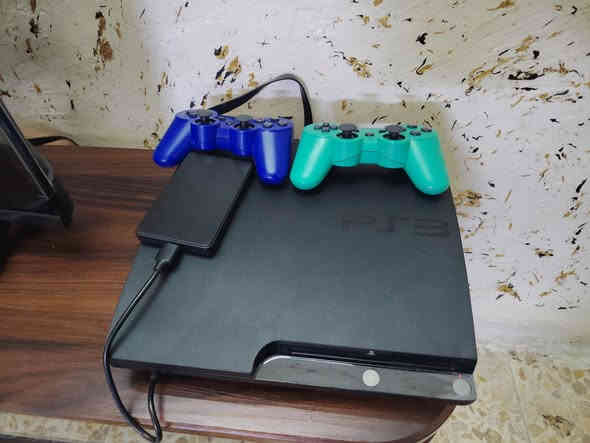 سلام عليكم بلي ثري سلم هارد خرجي وداخلي جوستكات 2صليات كرتونه الصليه السعر135الف بغداد باب المعضم***********
