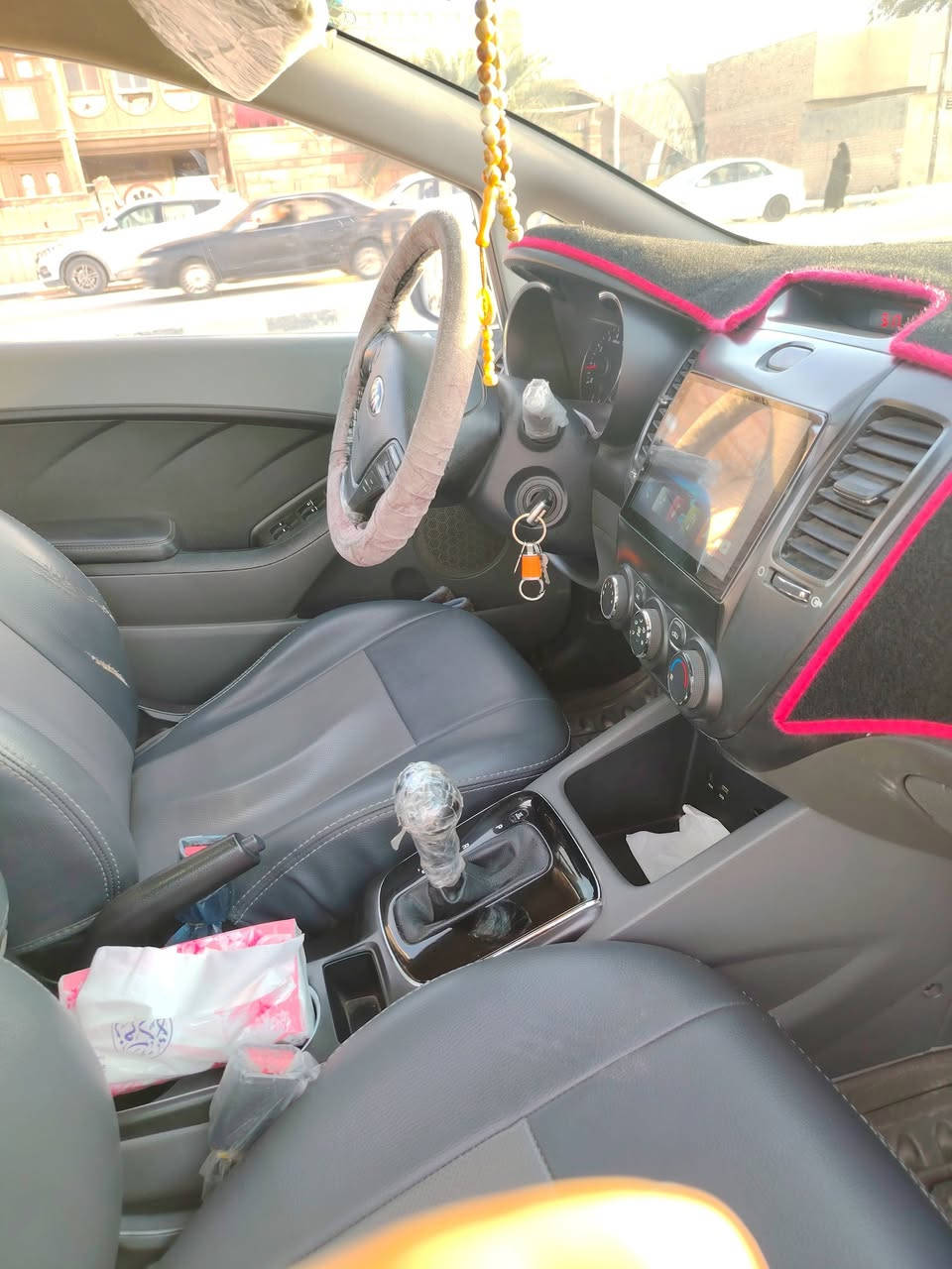 السلام عليكم سيراتو للبيع 2018... سياره مكفوله مكينه كير حداديه صبغ سياره نضيفه او حلوه مال جناي شراي اتصل... ***********
