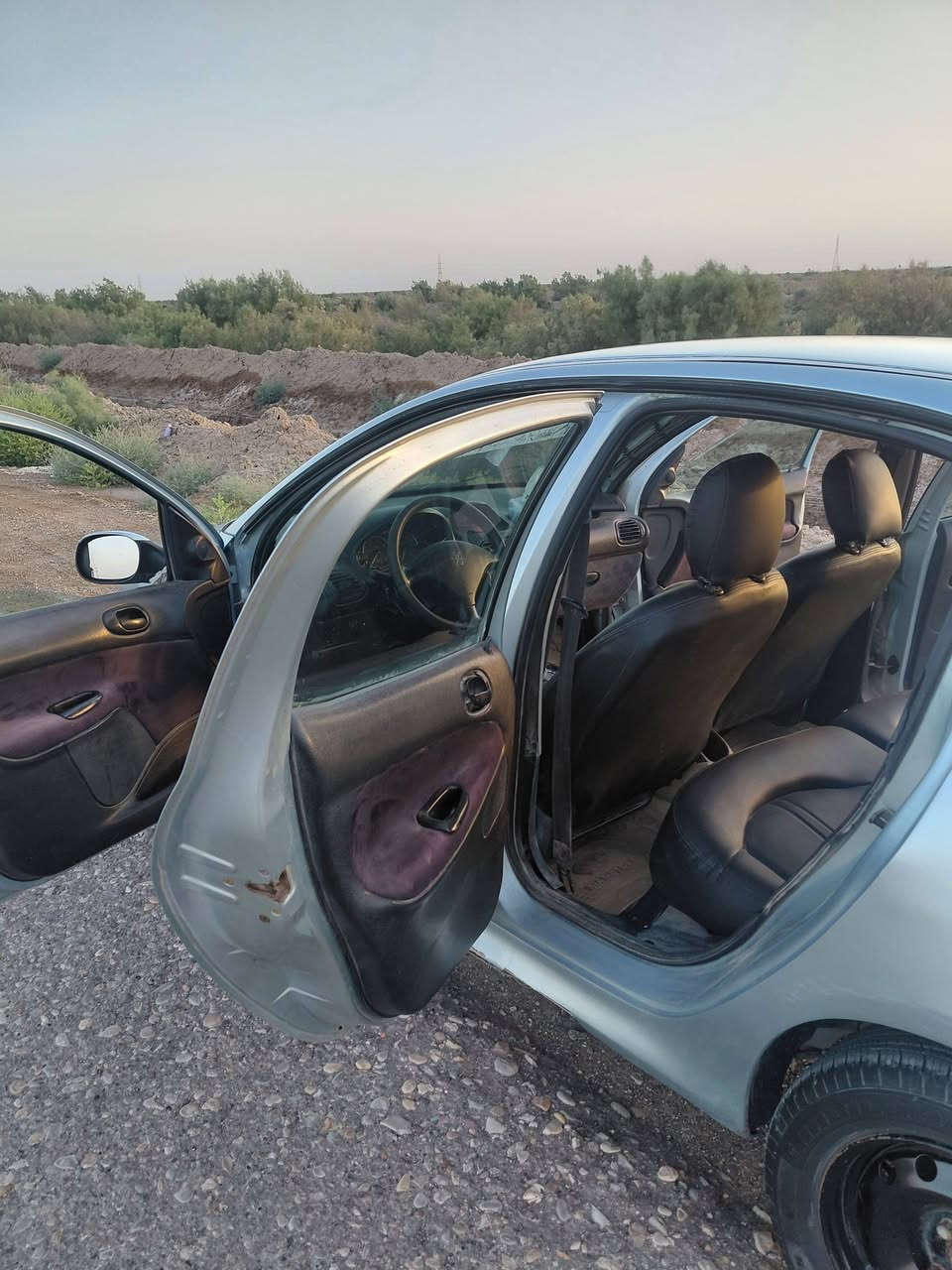 أسلام عليكم.... بيجو فرنسي 206 مزاد بيه كتاب معفيه من الكمارك يعني رقمه أيكلف تقريبا 300 الف تفاصيلها ونواقصها بالفيديو السعر 25 وبيها مجال مستعجل على بيعتها *********** مكاني واسط كوت
