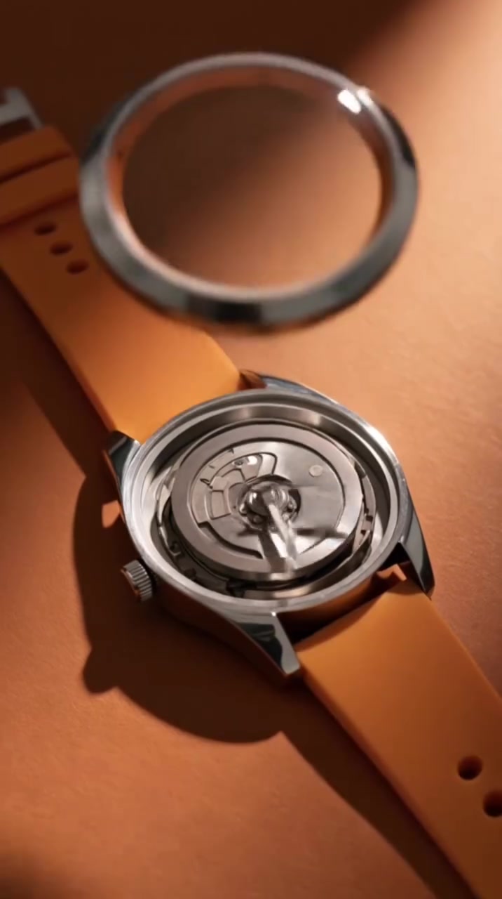 🟠⌚ watchhouse.iq
أناقتك تبدأ من معصمك
لأصحاب الذوق الجريء والمميز، تأتي ساعة لاكوست باللون البرتقالي النابض بالحياة لتمنحك إطلالة مختلفة مليئة بالثقة والطاقة. تصميم عصري مستوحى من روح المغامرة، يجمع بين الأناقة والعملية في ساعة واحدة.
✨ لون برتقالي جذاب يلفت الأنظار
✨ تصميم عصري يناسب محبي التميز
✨ خامات عالية الجودة ومتانة ممتازة
✨ مريحة للاستخدام اليومي
✨ مثالية للرحلات، الخروجات والمناسبات
إذا كنت من الأشخاص الذين يحبون الظهور بأسلوب مختلف، فهذه الساعة صُنعت خصيصاً لك. لونها المميز يعكس الجرأة والثقة ويضيف لمسة فريدة إلى إطلالتك أينما كنت.
💰 السعر:
12,000 دينار عراقي فقط
20,000 دينار للقطعتين
🚚 التوصيل مجاني داخل الموصل
📩 اطلبها الآن قبل نفاد الكمية وتميز بإطلالة لا تشبه غيرك.


**إذا كنت صاحب هذا الإعلان وتريد حذفه لأي سبب، رجاءا أرسل رسالة إلى الدعم الفني**