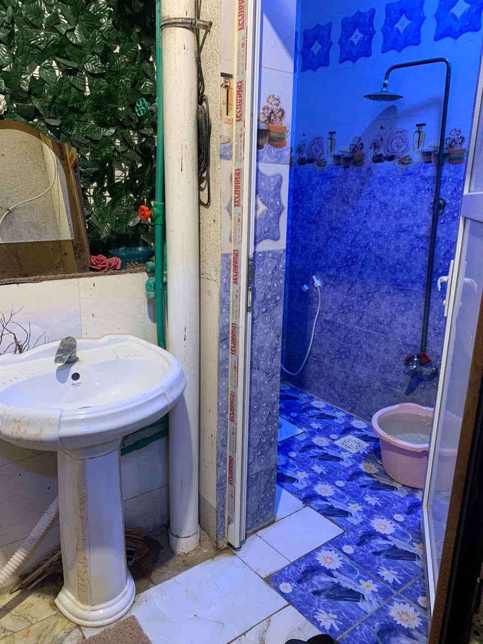 سلاام عليكم للبيع بيت طابقين  مساحة 110.. واجهة 11 ونزال 10بناء حديث درجة أولى .طابوق جمهوري كونكريت مسلح.. طابو زراعي  25 .. مدخل واسع مع ثلاث غرف  واستقبال كبير وصاله وثلاث صحيات  وسطح وكل البيت مطبك بورسلين.وسطح فرشي.. العنوان قنطرة السلام للمعلومه مشي للامام. ع. ١٠ دقايق للاستفسار اكثر اتصل على صاحب البيت مباشرتآ لادلال ولادلاليه ***********.او ***********اني مكلف بالنشر نت مامتواجد
