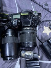 نيكون D7000 • ملحقات • ناحية الزاب الاسفل