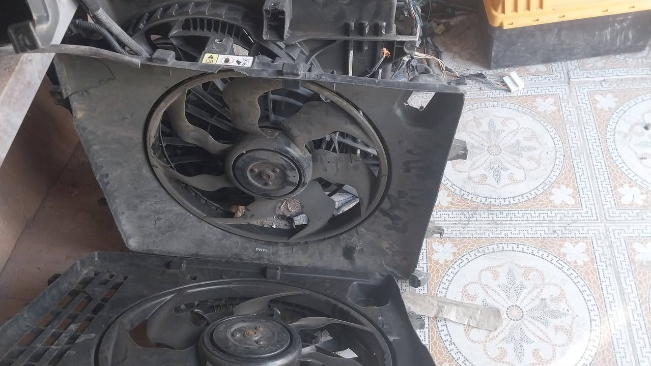 لسلام عليكم خوان وصول وجبه مراوح لعدد ٥٠ مروحه لسعر ٢٢ الف واتساب ***********
