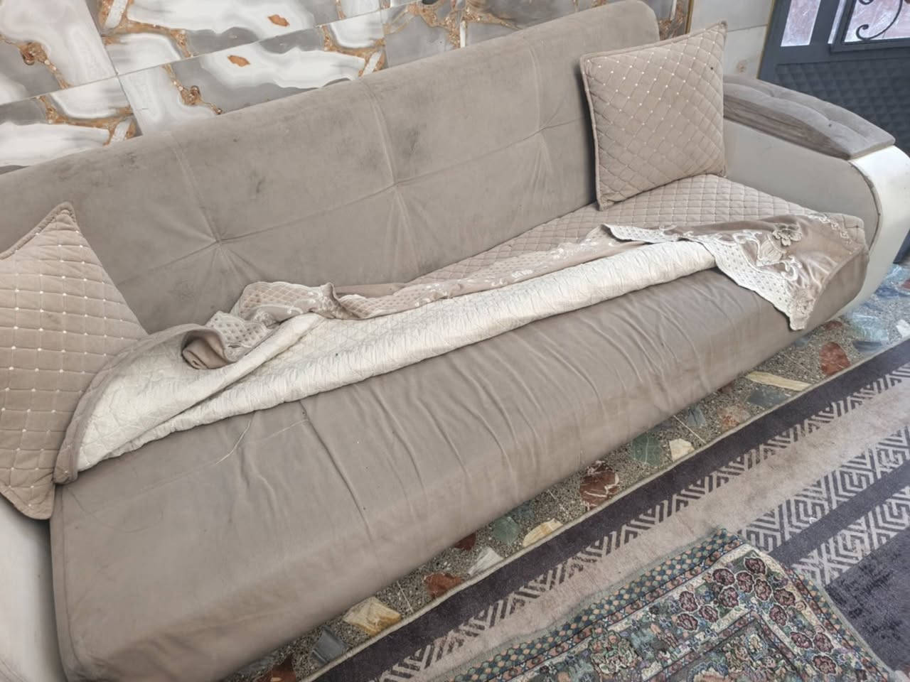 تخم ثمن مقاعد ضرر واضح بالصوره فقط واحد الباقي نضاف سعر ١٢٥ وبي مجال بغداد بوب الشام


**إذا كنت صاحب هذا الإعلان وتريد حذفه لأي سبب، رجاءا أرسل رسالة إلى الدعم الفني**