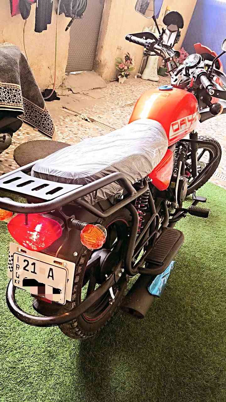 دايون  2026 
يا الله.. للبيع دراجة دايون جبلية (الأصلية) موديل 2026
المحرك: 200cc (قوة وعزم حقيقي، مو الـ 150).
الحالة: زيرو (بجياسهة)، مكفولة من كلشي وبشرط الفحص.
المواصفات التقنية:
نظام تشغيل عن بعد.
تجي وياها (2) بصمة و (2) سويج أصلية.
دشبول إلكتروني حديث.
منفذ شحن للموبايل.
الأوراق: مرقمة، سنوية، ولوحات (مكاتبة، وكالة، مداور.. شتريد حاضر).
ملاحظة: الدراجة مشتريهة قبل يومين بـ (3,050,000) ورايد ابيع بسبب ظرف طارئ.
💰 السعر: 2,750,000 دينار (والشراي يتصل ويدلل)
الدراجة بيهة ضمان سنة
📍 المكان: بغداد - مدينة الصدر (تجي لبيتي تفحص وتتأكد وتقتنع قبل ما تاخذها).
مكفولة من كلشي
📞 للتواصل: *********** (متوفر واتساب).
