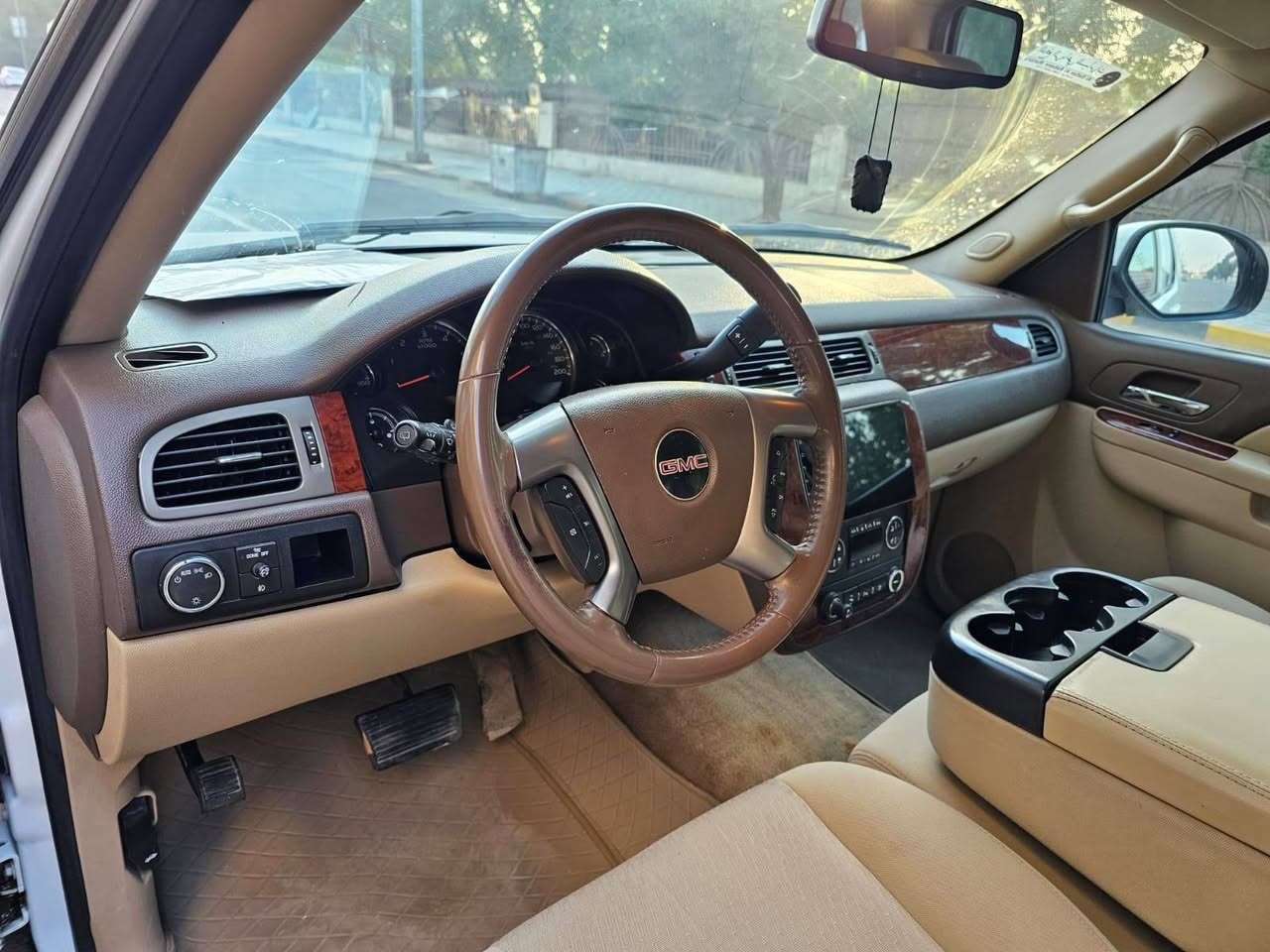 السلام عليكم للبيع جي ام سي يوكن بتره 2011 خليجي وكاله الغانم السياره جديده بحالة الوكاله مكفوله من الصبغ مواصفات SLE رقم بغداد السعر 220 للستفسار الاتصال ***********
***********
