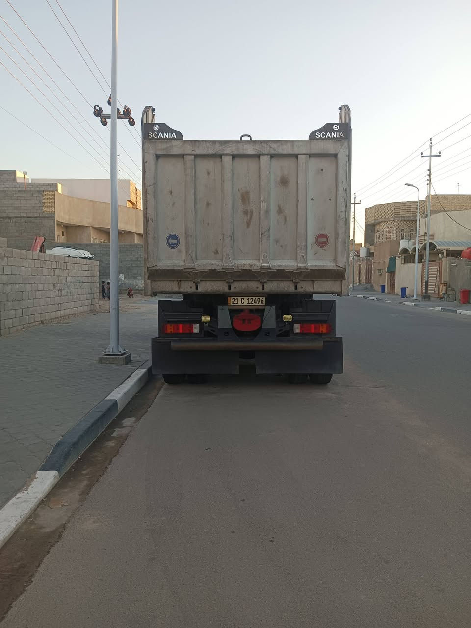 السلام عليكم سكانيا للبيع سكس موديل 2000 محرك سته لنجكتر كير 3 ب3 بسمي رقم وسنويه جديد تحويل الرقم شمالي السعر خاص  الرقم ***********
