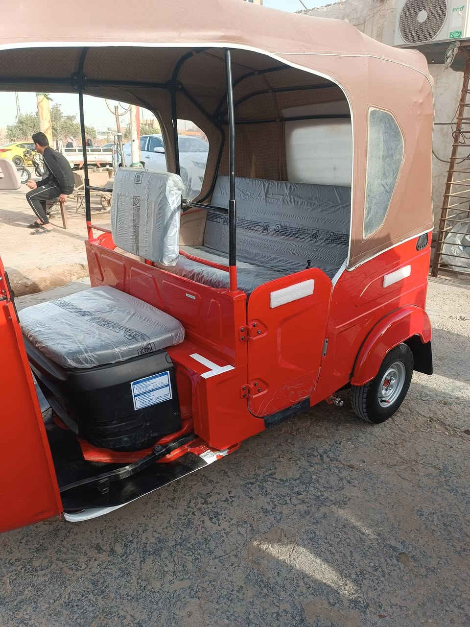 السلام عليكم
تكتك موديل 24 بالسنويه 23 كفاله عامه 
رقم كربلاء تحويل ثاني يوم 
داخله هزه 
تحويلها بالكوت 
للاستفسار 
***********
***********
