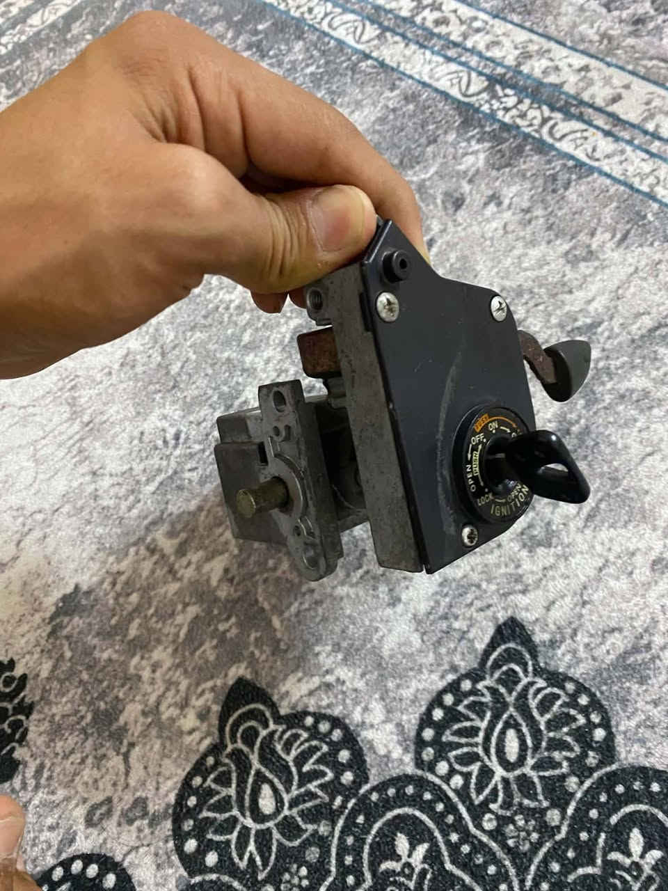سلام عليكم جوزه مال بوليسي كابريتر اصليه مال تفصيخ ما موديل 8 و7.  +مرايات اصليات مال بوليسي و عام على كل الدراجات الشراي يتفضل خاص +توصيل موجود


**إذا كنت صاحب هذا الإعلان وتريد حذفه لأي سبب، رجاءا أرسل رسالة إلى الدعم الفني**