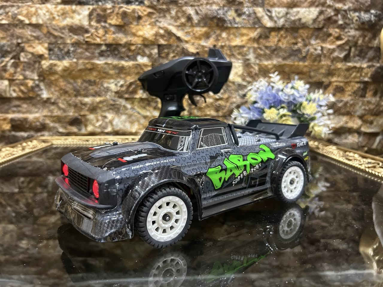 هذه سيارة تحكم عن بعد من طراز SG 1603 Baron بمقياس 1/16. 
تتميز السيارة بنظام دفع رباعي (4WD) وسرعة تصل إلى 60 كم ساعة.
تحتوي على مصابيح LED ووظائف تحكم متكاملة مثل الانعطاف والفرملة.
تعمل بتردد 2.4 جيجاهرتز 
سعر خاص


**إذا كنت صاحب هذا الإعلان وتريد حذفه لأي سبب، رجاءا أرسل رسالة إلى الدعم الفني**