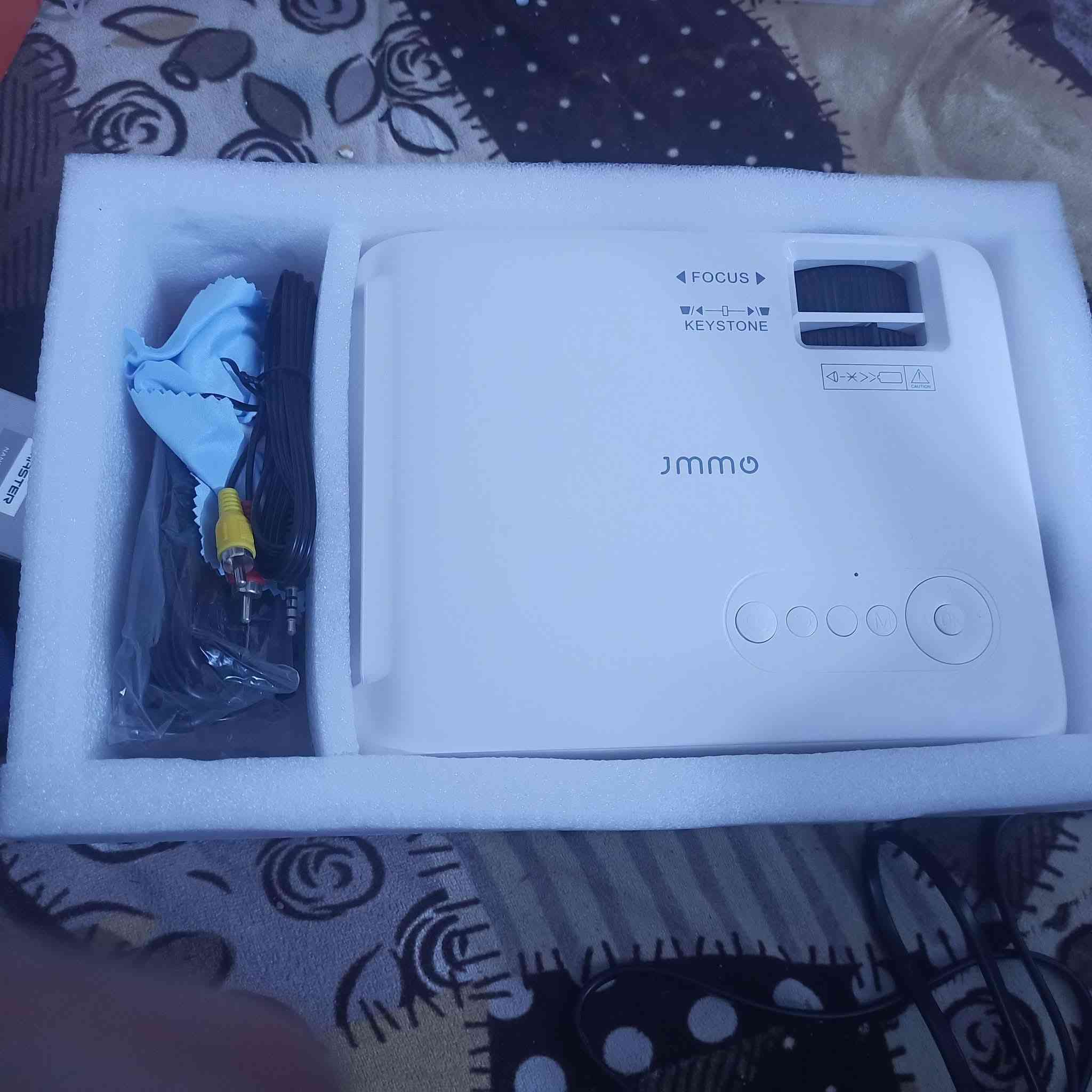 JMMO.
 جهاز يعرض من الموبايل ويدعم ال واي فاي وبلوتوث

يعمل هذا النوع من أجهزة العرض بتقنية LCD ويوفر دقة أصلية عالية. 

يدعم الجهاز تشغيل الفيديوهات بدقة 1080P لضمان جودة صورة واضحة. 

يتميز بحجم شاشة إسقاط قابل للتعديل يتراوح بين 20 إلى 140 بوصة، مما يجعله مناسباً لمختلف المساحات. 

يعتبر الجهاز محمولاً ومثالياً للاستخدام المنزلي أوالتعليمي

سعره 30 

العنوان الموصل حي الوليد قرب مدرسة النيل للبنين


**إذا كنت صاحب هذا الإعلان وتريد حذفه لأي سبب، رجاءا أرسل رسالة إلى الدعم الفني**