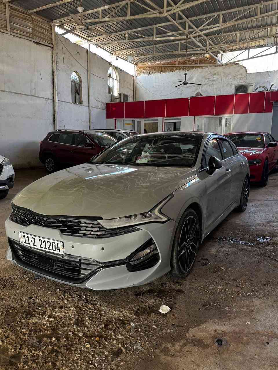 السلام عليكم k5 موديل 2023 GT محرك 2500تيربو السياره فول موصفات تبريد قطعتين بنوراما علا طول السياره تشيغل عن بعد شاشه دجتأل وره الستيرن وهاي من النوادر طبعن جاه كبيره وصط الدشبول كشنات كهرباء تدفأه بل كشنات سياقه ذاتيه على شارع مخطط لايت زنون اشاير كله اليدي اربع مودات سياقه اثشن اسوبوت واحد نورمل واحد مو الكتروني كشنات جلد بلاد اشاير بل مري الياره اشويه حادثه قوي اني ابيعه احزام بس هيه مو حزام والتكمه امبدله شواصي كفاله محرك كفاله السياره ماشيه اتلاثين الف زيرو سياره جيده ومال جناي وسعر بنسبه لمواصفات هم جيد للتواصل *********** الرقم بي واتساب همين اي شي يخص العر او التفاصيل اتصل مكان السياره ديلى ورقمه بغداد وسنويه جديده وداخله هزه
