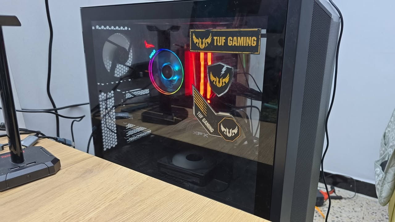 السلام عليكم
اخوان فيس ممتواجد تواصل واتس او رصيد 
كيس للبيع 
المواصفات 
CPU:R7 5800X 
GPU:RX7800XT 16GB XFX MERC 319
RAM:16×2 32GB DDR4 3600 CORSAIR RGB
M.2:512 WD 5000MB/S GEN4
SSD:240GB 
HDD:500GB 
PSU:700 PLATINUM THERMALTEK 
M.B:B450 ROG STRIX 
CASE:LIAN LI 7 FAN RGB 
اخوان كيس مواصفاته عاليه و قويه يشغلك العاب 2K بالراحه و اداءه بقوة ال 4070S و هذا 16GB يعني بإختصار مواصفات عاليه و معالج قوي هم من AMD اكو بعض الفانات ال RGB ميشتغل مالتهن حرارة الكارت اعلى شي 65 ممفتوح الكارت ولا مبدل معجون لوك ستيكر 
السعر: مليون و 600 و بيه مجال 
مكاني بغداد الاعلام توصيل ماعندي 
ماسنجر ممتواجد اخوان واتس او رصيد للتواصل فقط ***********
