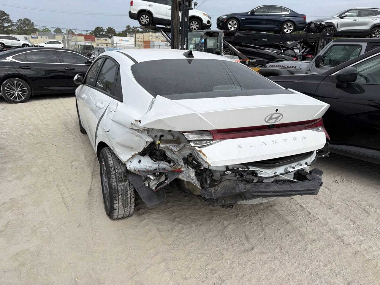 النترا موديل 2024 ابيض 
صدفي  دخول جديد تترقم بغداد حالين فحص مؤقت بدون
ابيع بدون تصليح بدون رقم حادث خلفي بدون تبديل يرجع بس الحوض وتعديل بجاملغ بارد جهة السايق 
*********** متوفر واتساب

