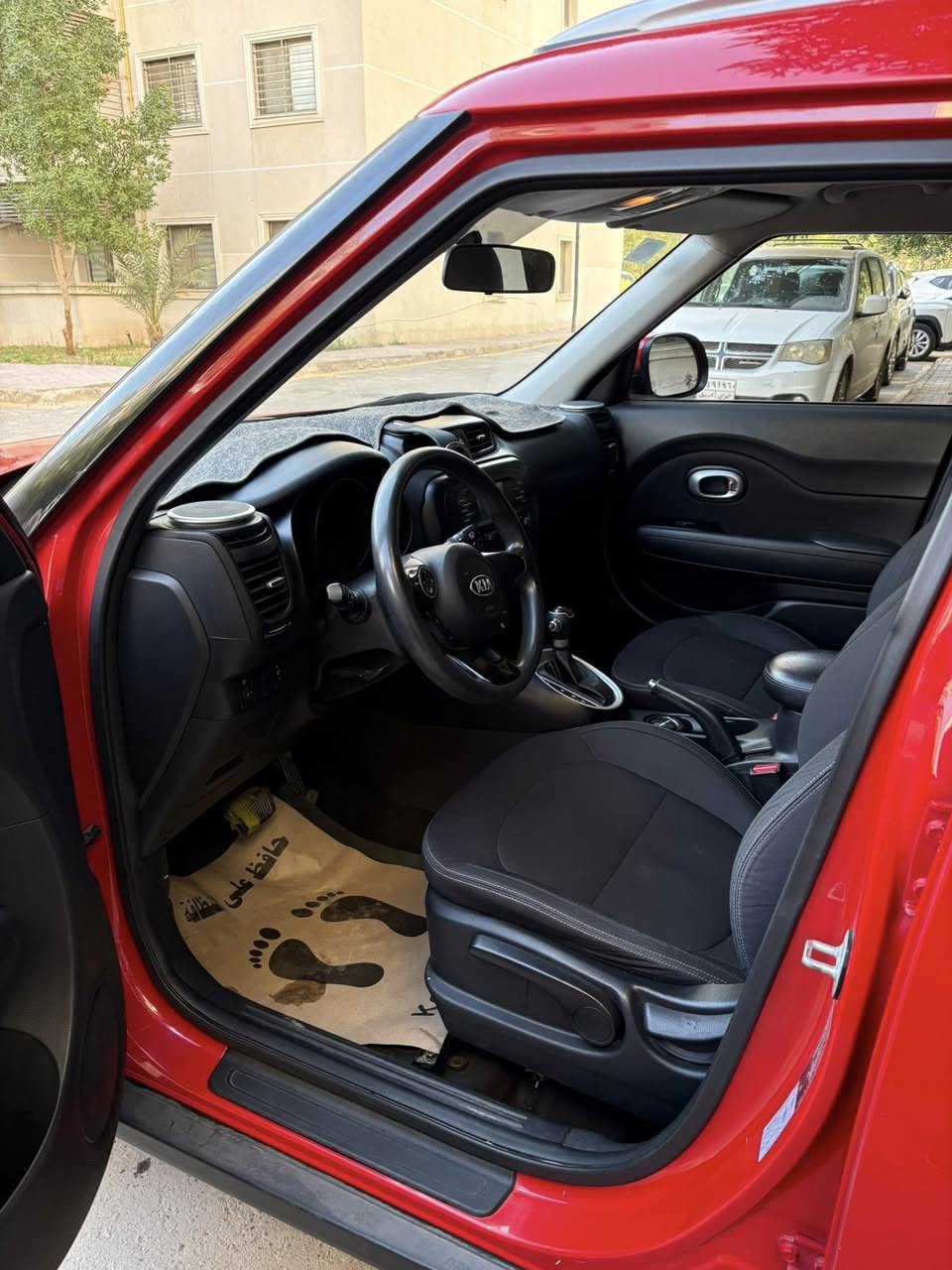كيا صول خليجي 15بدون صبغ بدون نقص ماشيه 66 ألف كيلو العنوان حي العدل السعر 12700$
***********
