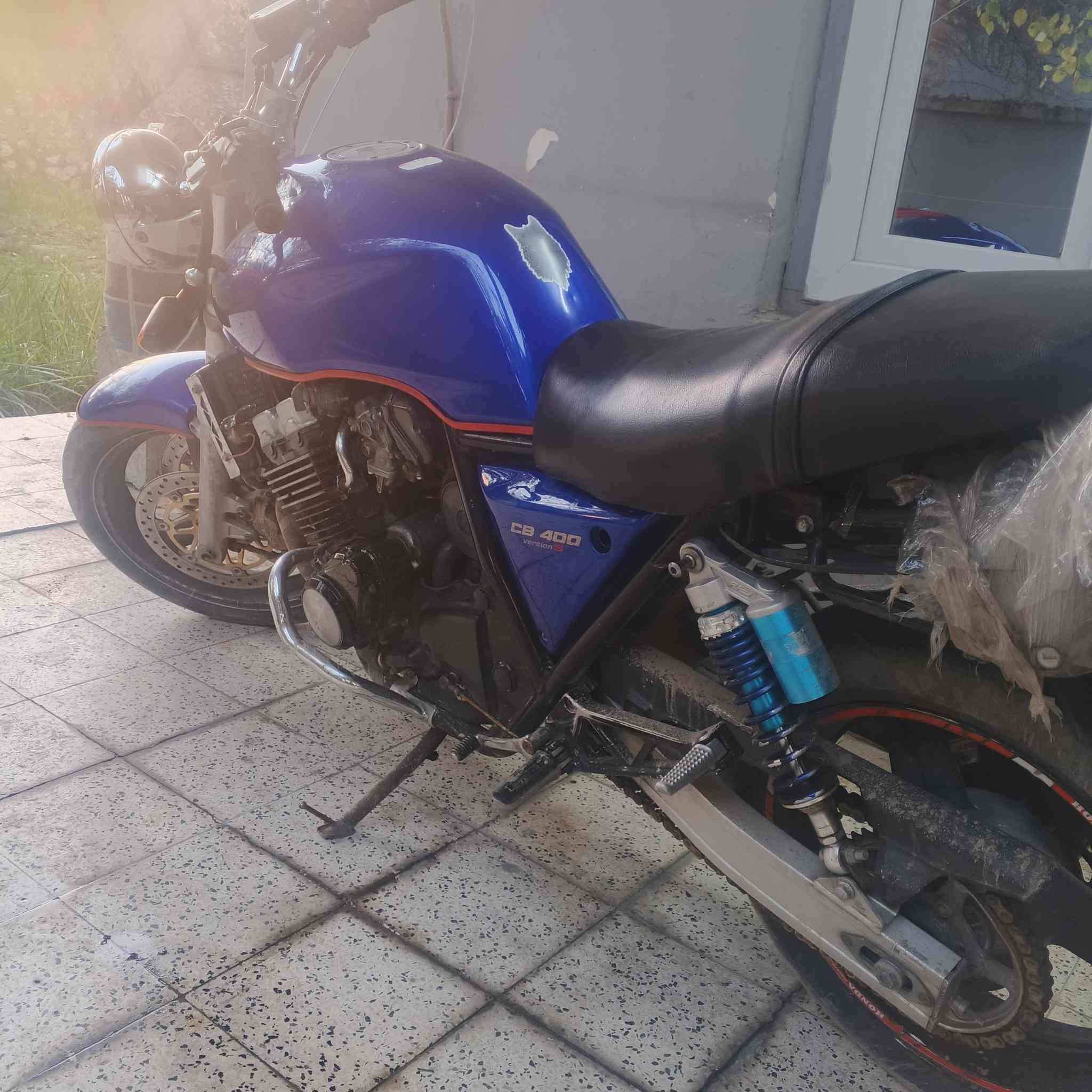 بطح سيبي 400 محرك مفتوح بس شرط الظمان كهربائيات كلها شغال اي نقص ما بيها بس جامرلغ الخلفي ما موجود ومكمرك كامل سعر 17$ اتصال *********** واتساب 
خاص ما موجود.
