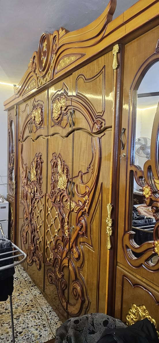 للبيع غرفه مستعمله كله الخشب بلوك بعده مغلفه ب ليلون بغداد ***********
