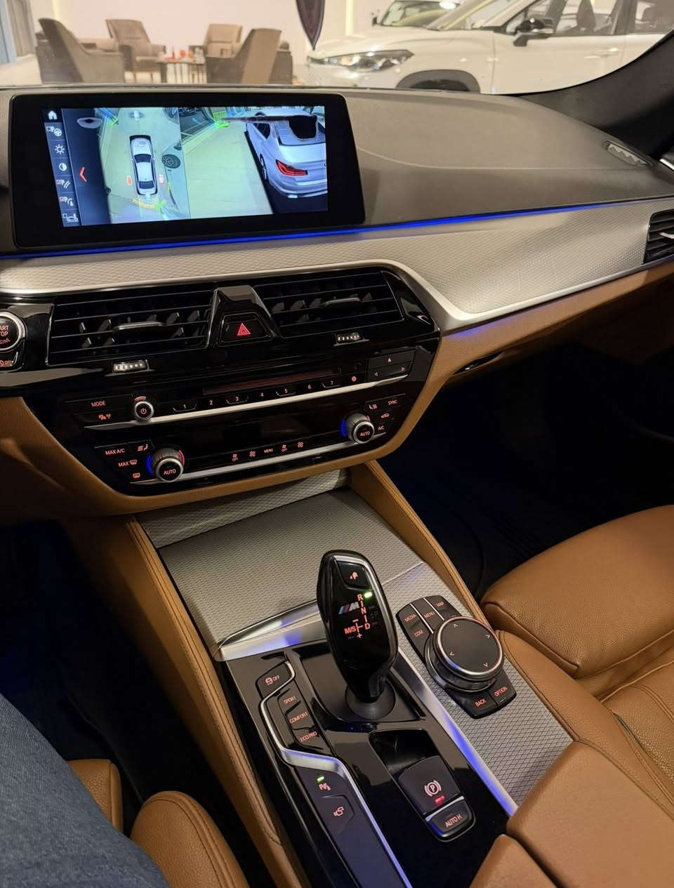 2018 Bmw 530 وكالة العروش خليجي
فول مواصفات 
داخل مشمشي و جلد
ام باكج بلادي
سلايد 
بردات خلفية و جانبية
ابواب شفط
كاميرات 360
ماشية :١٤٦٠٠٠km حقيقي
بيها جملغ امامي صبغ و شوية من البونيد بدون دواخل
لتواصل: ☎️ ***********
مكان السيارة السليمانية   كوردستان موتورز شركة برزاي دابان
