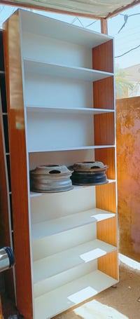 تسكام حسب الطلب • فاترينات • ميز ريسبشن