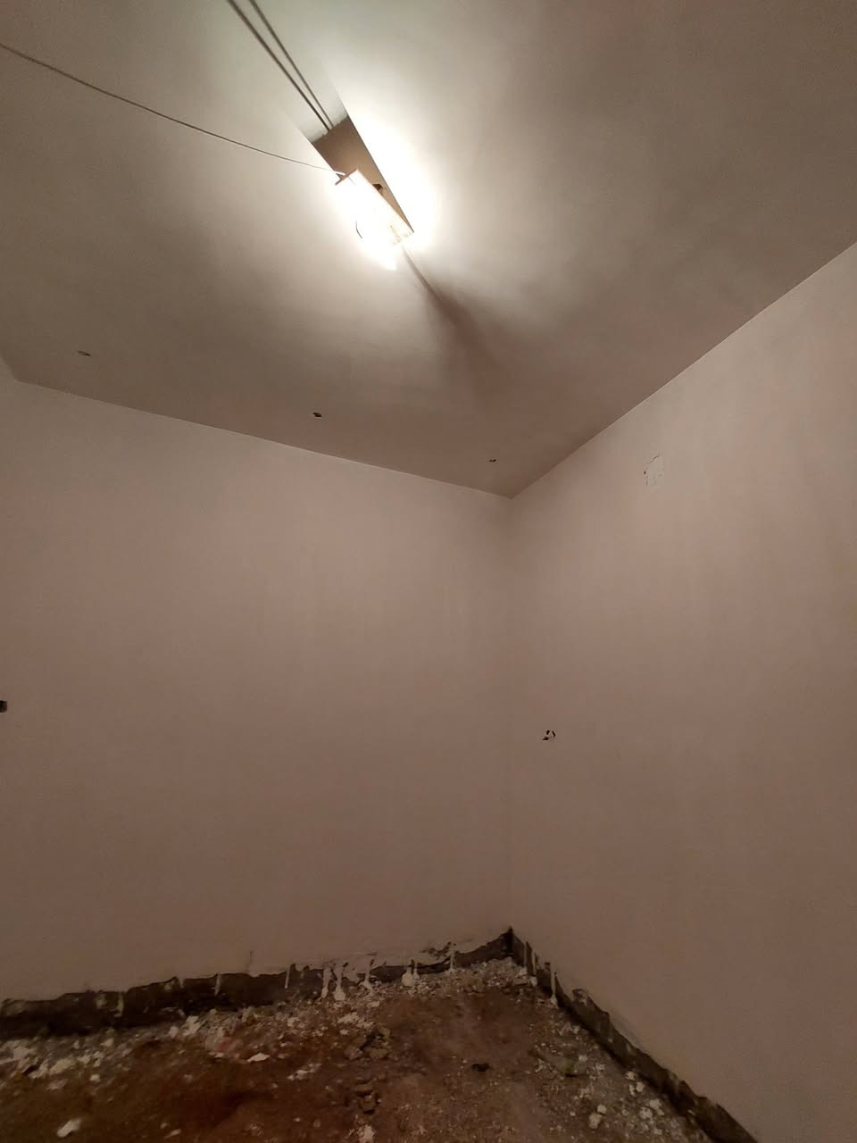 خلفه جص وبورك درجى اولى 
حاليا متفرغ جزه من عملنا
***********
