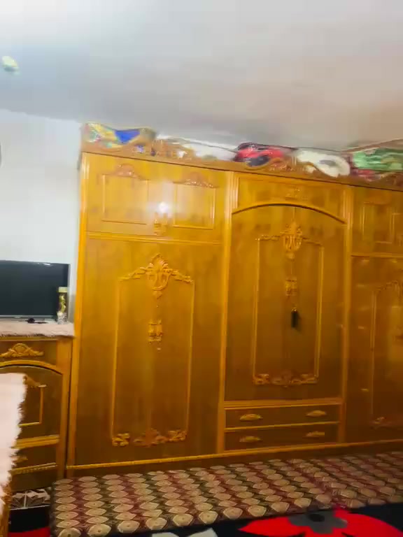 غرفه للبيع مستخدمه شي قليل سعرها مليون و300 بيها مجال بسيط شراي يتصل ع رقم
***********
