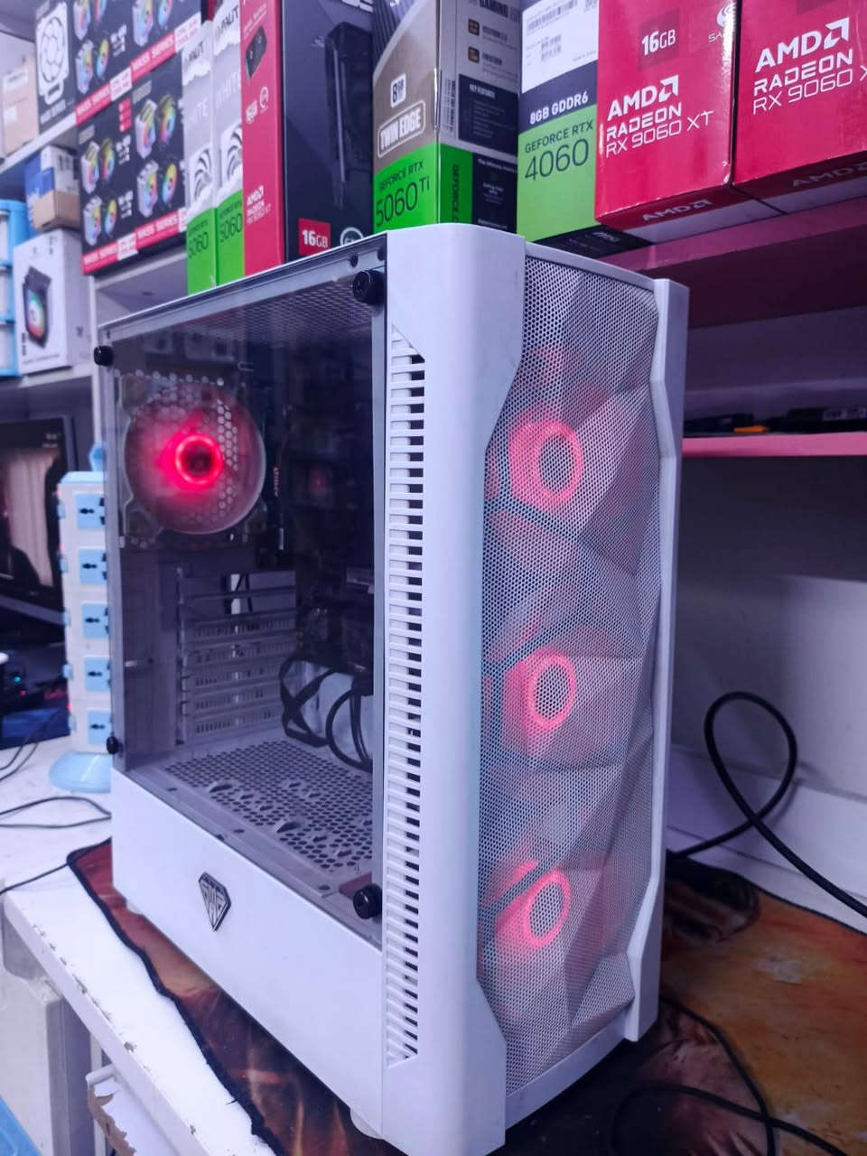 السلام عليكم تجميعه Pc مستعمل نضيف
تحتوي على كرت مدمج 
ملاحظة فقط كيس بدون شاشه 
السعر 580 الف 

RYZEN.5.5600G
MB.B450M S2H GIGABYTE
RAM 32. 3200 HZ
AMD Radeon Vega Graphics
SSD.M.2 256 GB
PSU.650.W MASS
CASE M07.MASS.4FAN 

ضمان 15 يوم
يوجد توصيل 🚗
اتصال ***********
واتساب ***********
