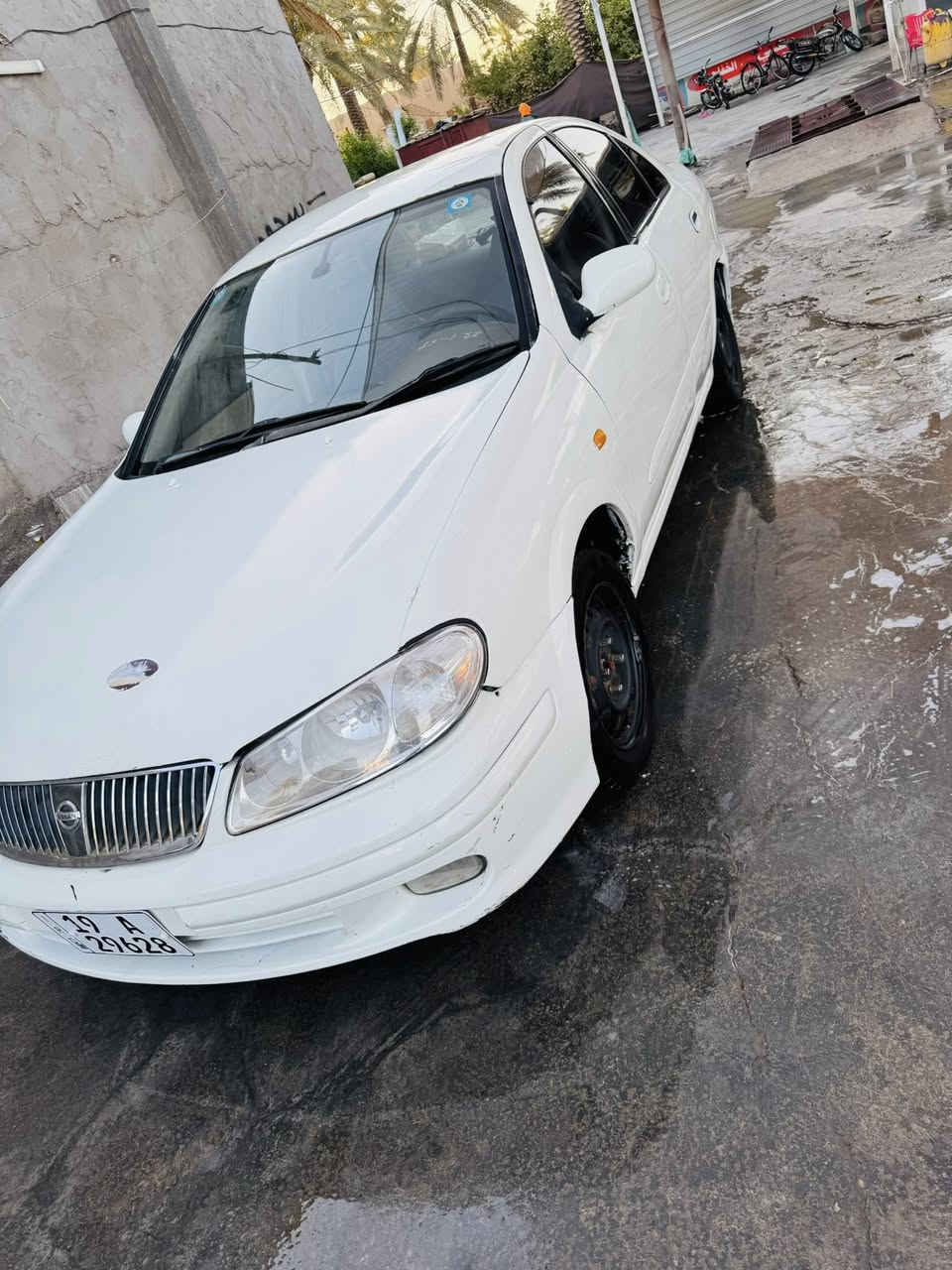 نيسان موديل الفين سياره داخله جديد  مصبوغه عام بدون ضربه كير محرك جديد ٦٠ وبيه مجال ***********
