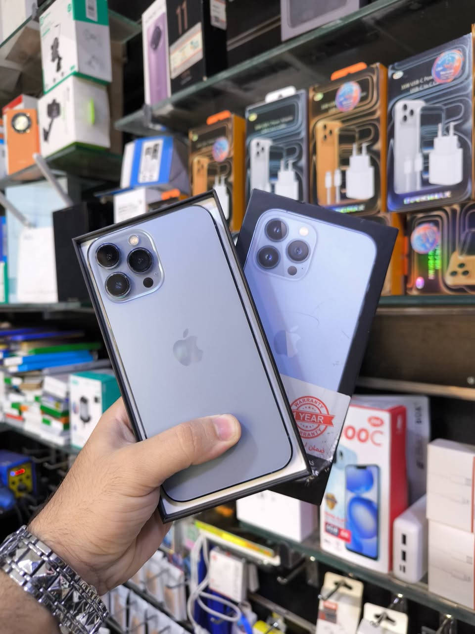 IPHONE 13 PROMAX 
Model #M نموذج 
COLOR BLUE SKY 
256 G - 1SIM - Esim
77% بطارية بلادي
ما مفتوح ولا شايف مصلح 
سعره 700 الف و بيه مجال قليل
العنوان كركوك - روناكي


**إذا كنت صاحب هذا الإعلان وتريد حذفه لأي سبب، رجاءا أرسل رسالة إلى الدعم الفني**