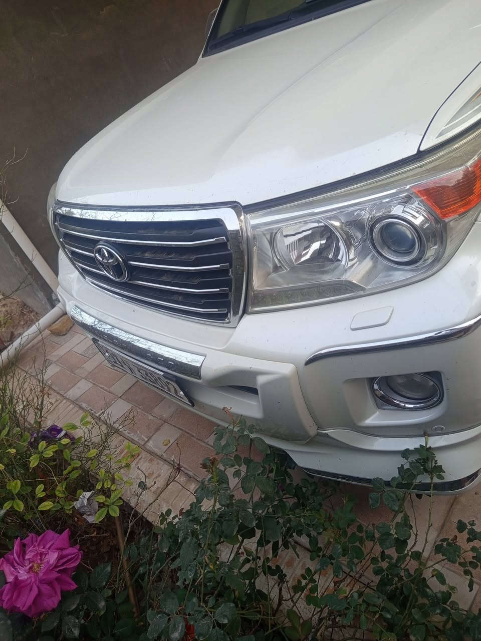 سلام عليكم لاندكروز 2014 مكفوله كفاله عامه بمعنه الكلمه سعر 4شدات وشراي يدلل ***********
