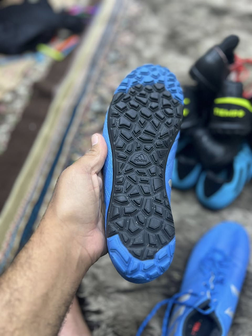 اديداس اصلي بالة 
نظيف جدا 
قياس 42وثلث طول القدم 27
السعر 40
التوصيل 5
للحجز ***********
