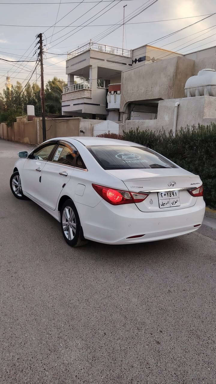 السلام عليكم ورحمة الله
للبيع بدون مراوس
سوناتا خليجي موديل 2011 محرك دوش 2400المرغوب محرك وكير مكفولات
السيارة مكفولة من الضربة القوية مصبوغة عام للجمالية بدون اي دواخل شرط الفحص
داخل لونين  مري شفط  تبريد قطعتين شفتات ستيرن حساسات خلفيه اشاير بالمري نضام ايكو اقتصادي وباقي المواصفات معروفة السنوية مساقطة  صدر خلفي أمامي باتري جديد تبريد تدفئة كهربائيات كلها شغاله السيارة جاهزة تحويل مباشر ثاني يوم مكان السيارة بغداد الاتصال على *********** السعر 106 مجالها جدا بسيط للشراي
