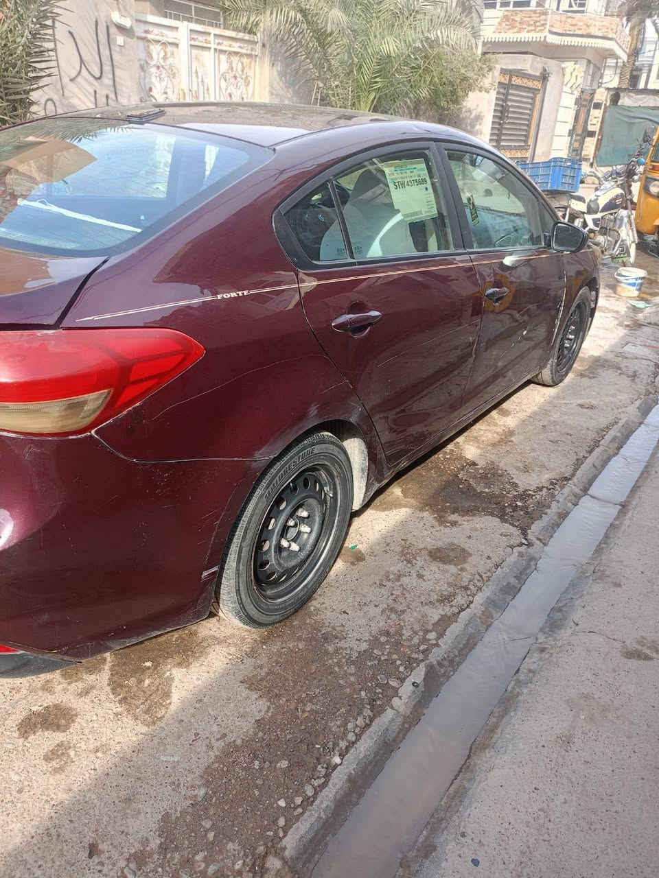 السلام عليكم للبيع فورتي 2017 وارد أمريكي رقم أربيل تحويل ثاني يوم حادث امريكه بنيد جاملغ امامي باب بدون دواخل شرط مكينه كير مكفولات سياره جاهزه مجهزه للتواصل على *********** سعر السياره مناسب
