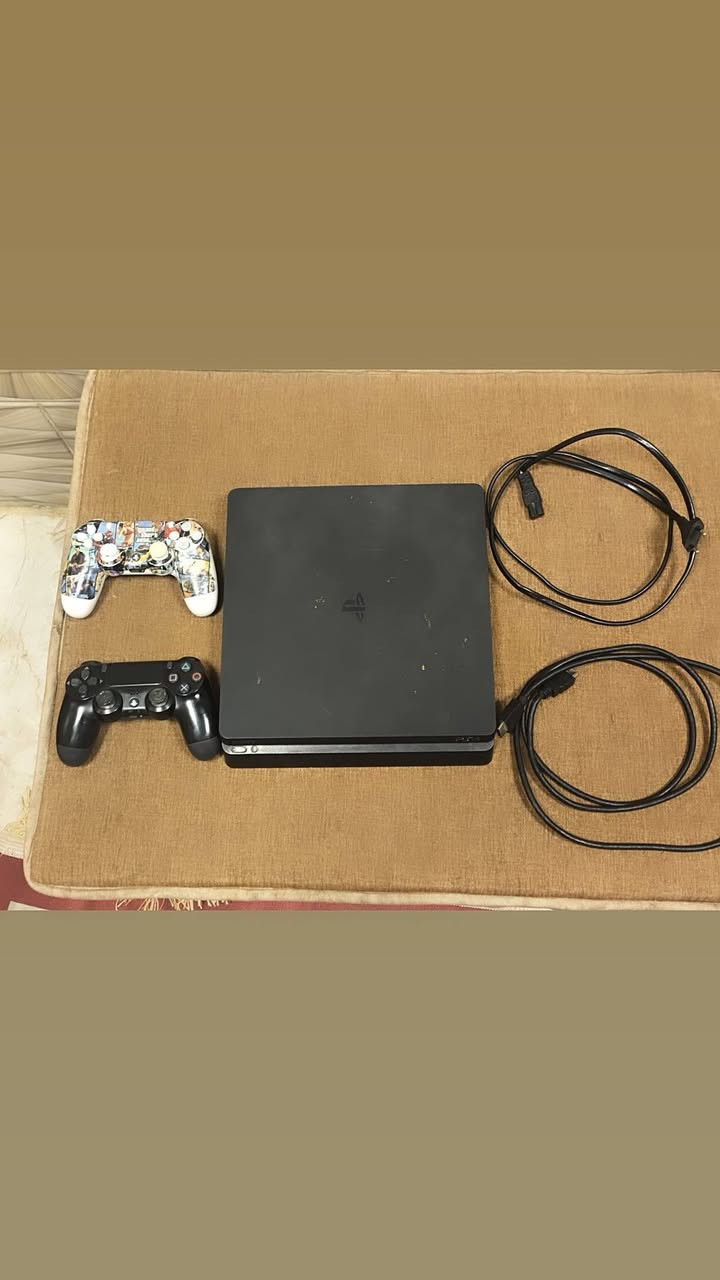 بلي 4 مهكر نضام 9.00مع ملحقاته افضل نضام مع يدات 2 وحده اصليه وحده تجاريه ما مفتوح لوك ستيكر ذاكره500 كارتونه موجوده جهاز يخبل بي 6العاب ***********.    
‏‪ 771 499 8957‬‏0
