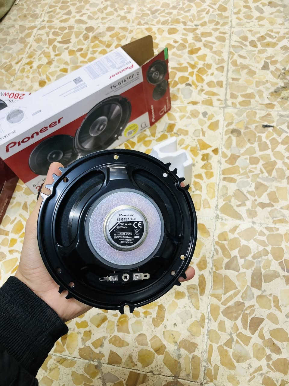 سماعات بايونير حجم 6 انج

اصلي فيتنام 280  واط

35 الف

***********
