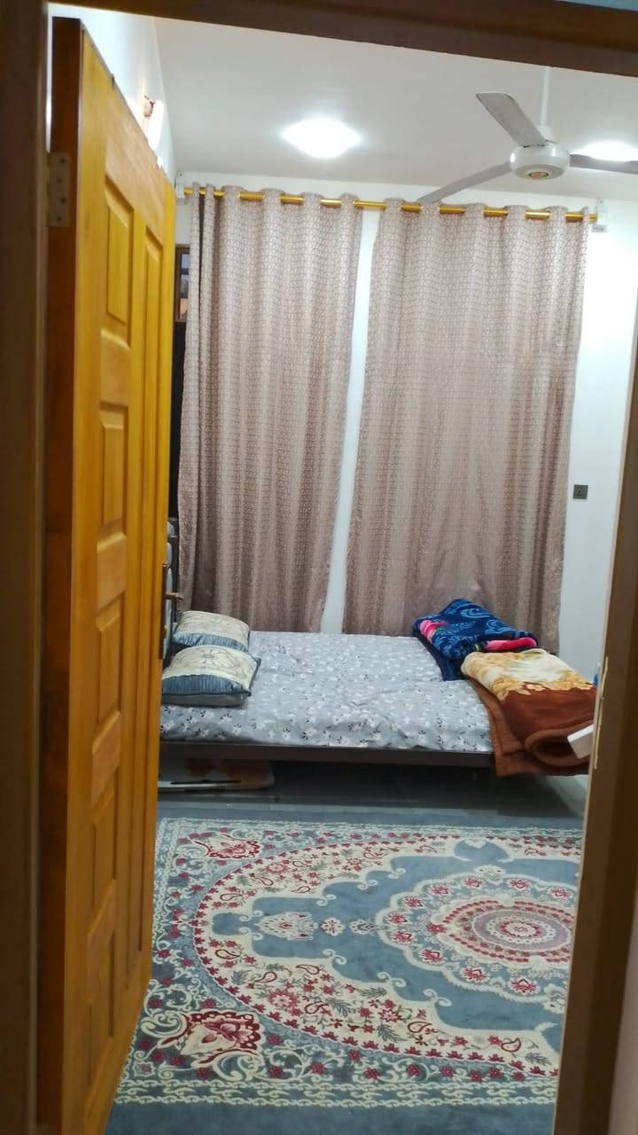 السلام عليكم بيت للبيع المساحه 50 م طابق ونص جديد الخطيب الزراعي سند 25  قرب الهياكل
واجه 3.33 نزال 15 يحتوي عل غرفتين نوم وصاله ومطبخ حمامات 2 وترك وحمام خارجي كامل تانكي سخان وماطور خدمات كامله السعر.80  بي مجال للاستفسار الاتصال برقم *********** او خاص مكتب الشرق الاوسط

