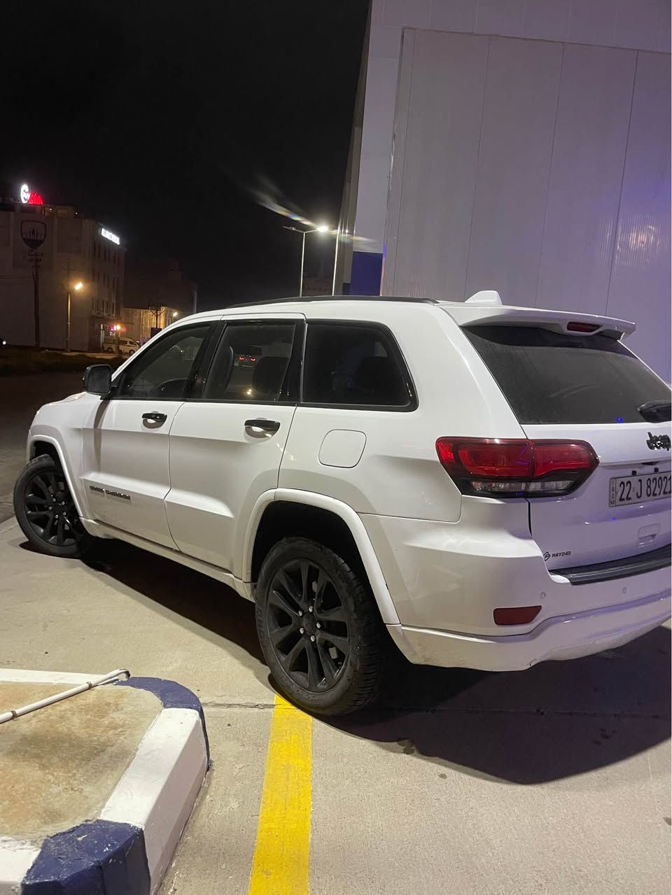 سلام عليكم 
Jeep laredo 2021 
ماشيه ٩٩ الف كيلو متر 
الكير والمحرك والصدر والكهربائيات والتحويل كله بشرط 
بيه ٦ قطع اني ابيعلك حزام 
مواصفات الاريدو معروفه 
تحكم ستيرن 
كروز سرعه 
جنطه كهرباء 
شاشة جبيره 
تشغيل عن بعد 
السياره دبل بصمه 
رقم اربيل ومكانه اربيل 
السعر ٢٠٥ وبيه مجال بسيط
***********
*1C4RJEAG5MC860882* رقم الشاصي أربيل, العراق
