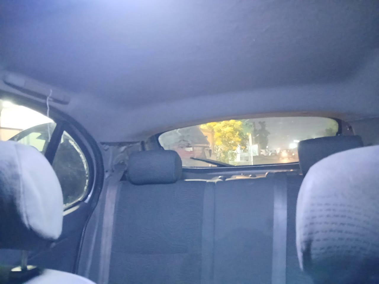 طيبة ٢٠١٥ هاج باك ماشية ٩٣ الف كير مكينه تبريد تدفئه ممتازات كامرة وشاشة سنتر لوك
السيارة بيها جراد 
ونطخت عندي يم قبق البانزين قبل يومين ممصلحها 
رقم بغداد انكليزي بسمي 
رايدها ٣٨
مكاني بغداد 
رقم الهاتف 
***********
