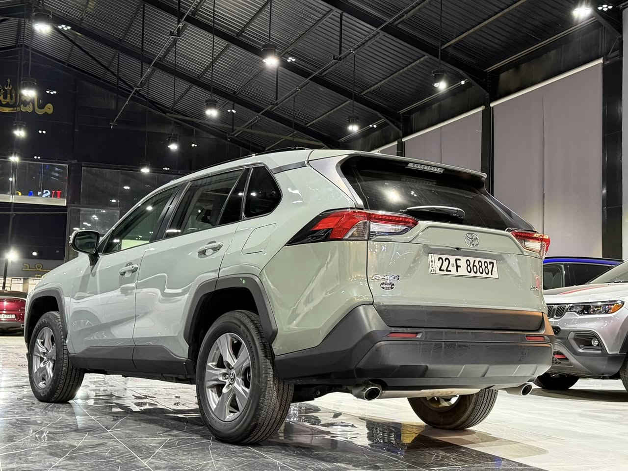 السلام عليكم
 نوع سيارة : تویوتا راف٤
موديل : ٢٠٢٢
لون : سمنتي مرغوب ✅
ماشية : ٣٧ الف 
حجم محرك : ٢.٥ - ٤ سلندر بنزين
٣ نظام ((ايكو-نورمال-سبورت))
مواصفات : XLE ((فتحة سقف-كشن كهرباي-بصمة-شاشة -كاميرا-بلاجكتور-صندوق شفط-تبريد مركزي-خط مسار-تحكمات ستيرن-مرايات رادار-Auto start))
سيارة وارد امريكي : بدون صبغ ✅
بدون ارباك✅
مكانين تعديل بارد  رقم شاصي موجود
كير-محرك-كهرباي-صدر
تحويل غرامة كل شرط
مكان : اربيل شارع ١٠٠ م 
معرض ريبوار سالار
***********
سعر : ٢٤٠ ورقة 
2T3W1RFV8NW190633
