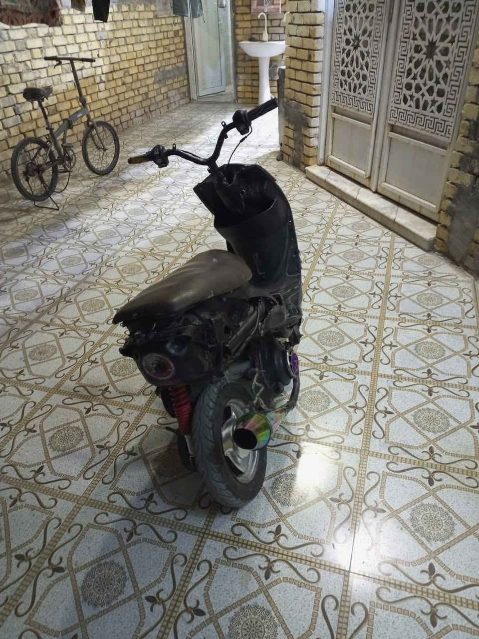 للمراوس ماكس عدله شلعه ومعدل بس بيهه لاستيك ولف تدخن من تحمه يوكف الدخان ماعليها شي مكاني ناصريه مركز ***********
