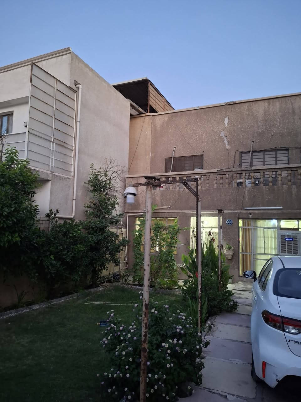 بيت للبيع منطقة الكرادة خلف سيد ادريس المساحة ٢٢٤م 
الواجهة ٨
للاستفسار ***********
