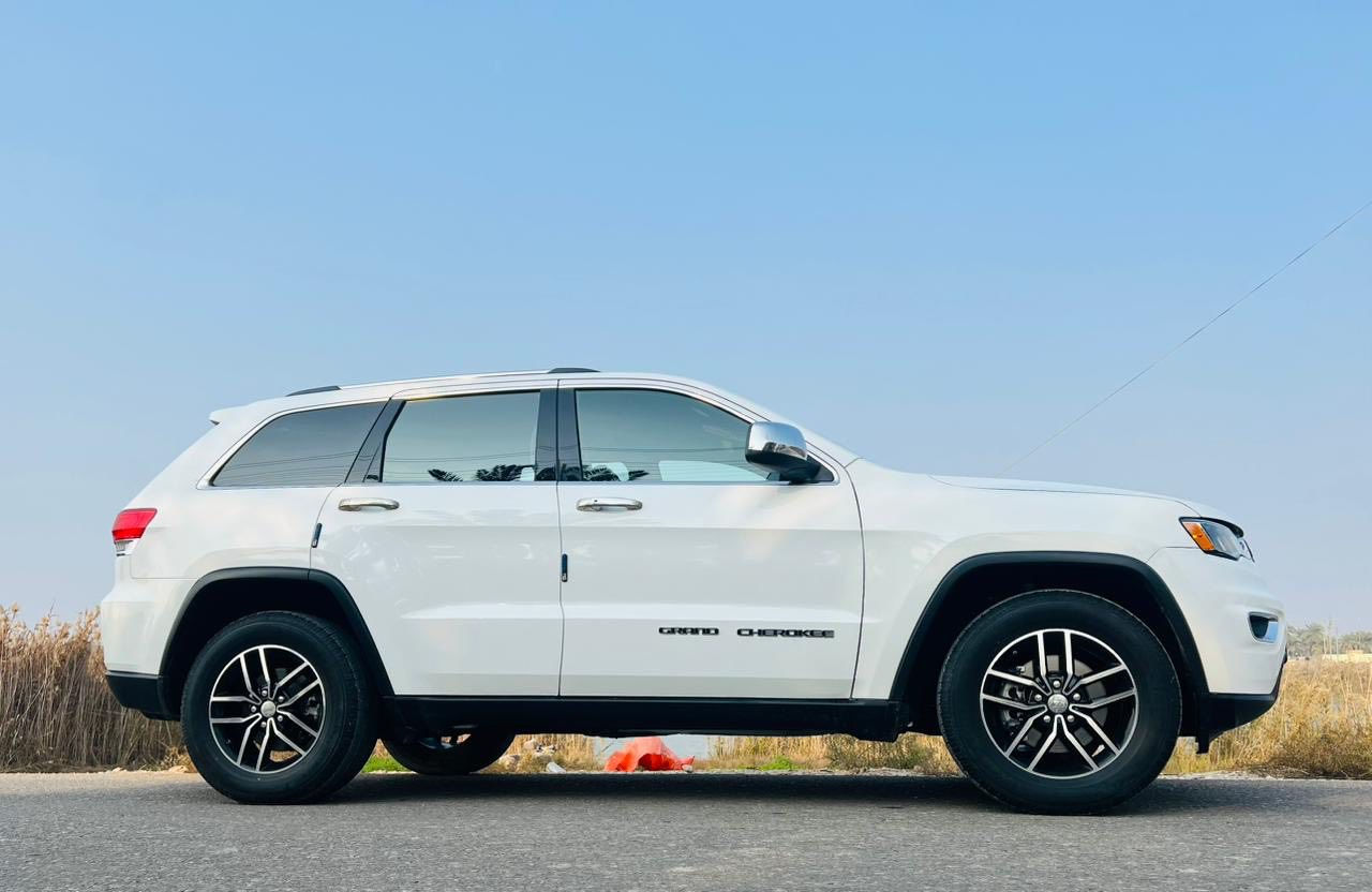 السلام عليكم….جيب كراند شيروكي لاريدو موديل 2019 اصل…السعر 245وبي مجال بسيط
المواصفات: رادار خلفي 

توقف ذاتي 

نقطه عمياء بلمري

منظومة زنون كامله 

تخم تاير جديد (مشلن) 

حداديه جديده السياره مابيها نقص 

تشغيل عن بعد 

ماشيه 52 ميل حقيقي السياره تو ويل 

الضرر: تعمير خشم جاملغ والبنيد مبدل فقط الإرباك سليم 

للاستفسار: *********** 

مكان السياره ناصريه
