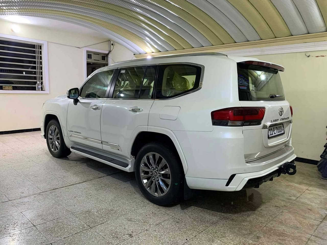 سلام عليكم عندي سياره البيع لاندكروز موديل 2022 رقم بغداد دولي ماشيه 40 ألف فول موصفات سياره جديده وحلوه عنوان بغداد ولشراي يتصل على رقم ***********
