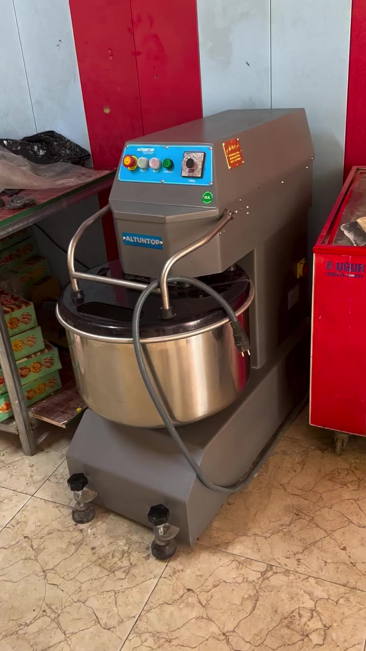 عجانه تركي للبيع ما مستخدمه ابد  ردنه نفتح فرن وما فتحنا تجي وتشوف بعينك اذا مشتغلين بيها تاخذها بلاش قيم وأخذ والي يكسر بسعرها لا يخابر رحمه لوالديكم مكاني بغداد الغزاليه شوف بعينك بيش مأخذها وشوف صارلها شكد  ***********بي واتساب
